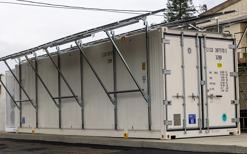 solar-powered refrigeration unit